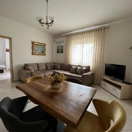 Modern On A Budget - Centre Apartman Durrës