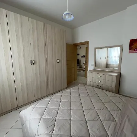 Modern On A Budget - Centre Apartman Durrës