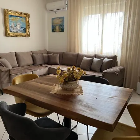 Modern On A Budget - Centre Apartman