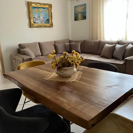 Modern On A Budget - Centre Durrës