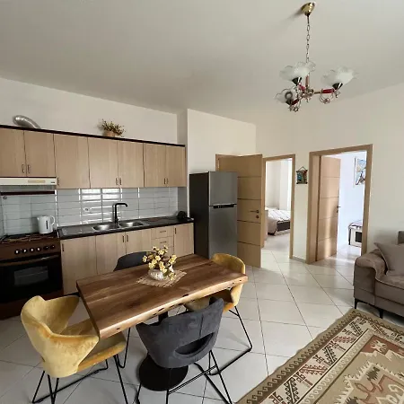 Modern On A Budget - Centre Apartment